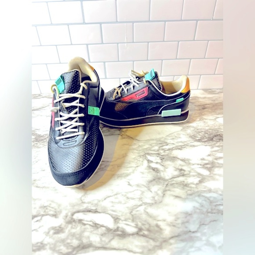 ✨Puma’s women ace tennis shoes in good/fair condition pre-loved.✨